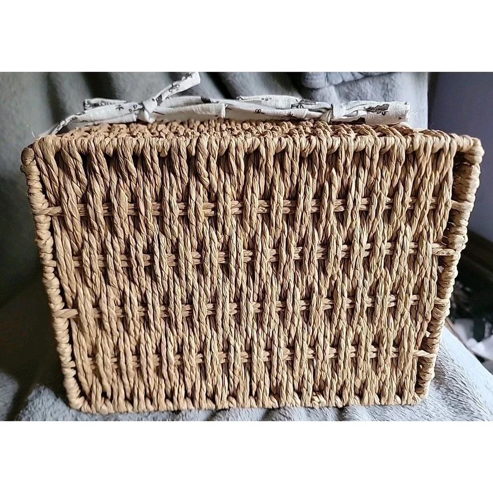 Use this: 🧺 Woven Storage Basket w/ Lid & Fabric Liner Decorative Organizer‎